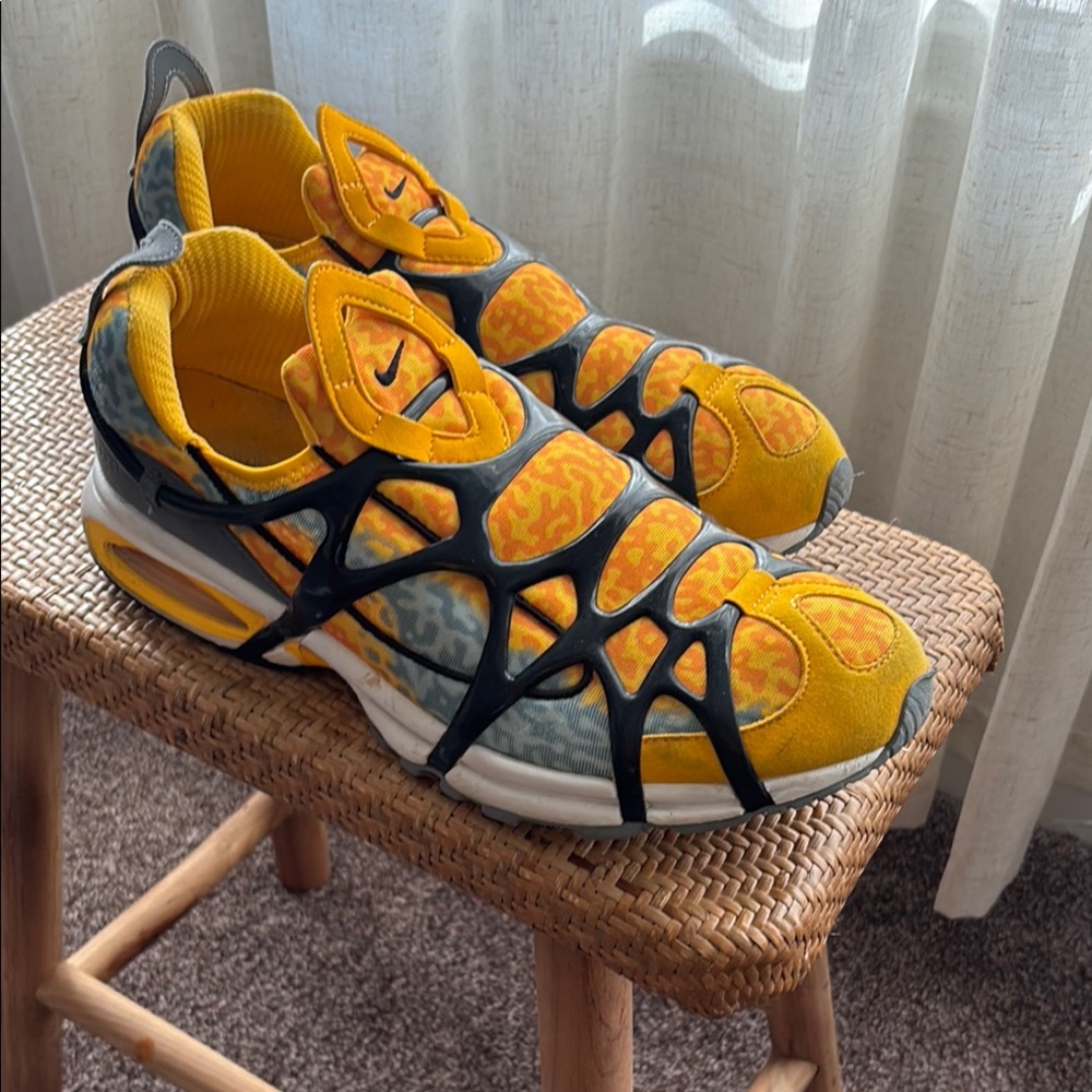 Nike Air Kukini Dynamic Yellow and Black Athletic Shoes
